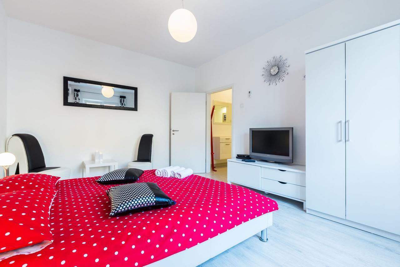 Fifi Apartment W. Parking In Old Town 자다르 외부 사진