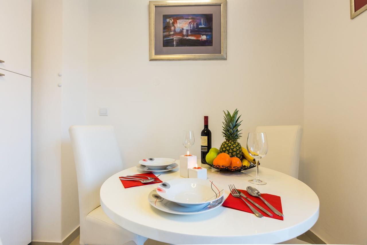Fifi Apartment W. Parking In Old Town 자다르 외부 사진