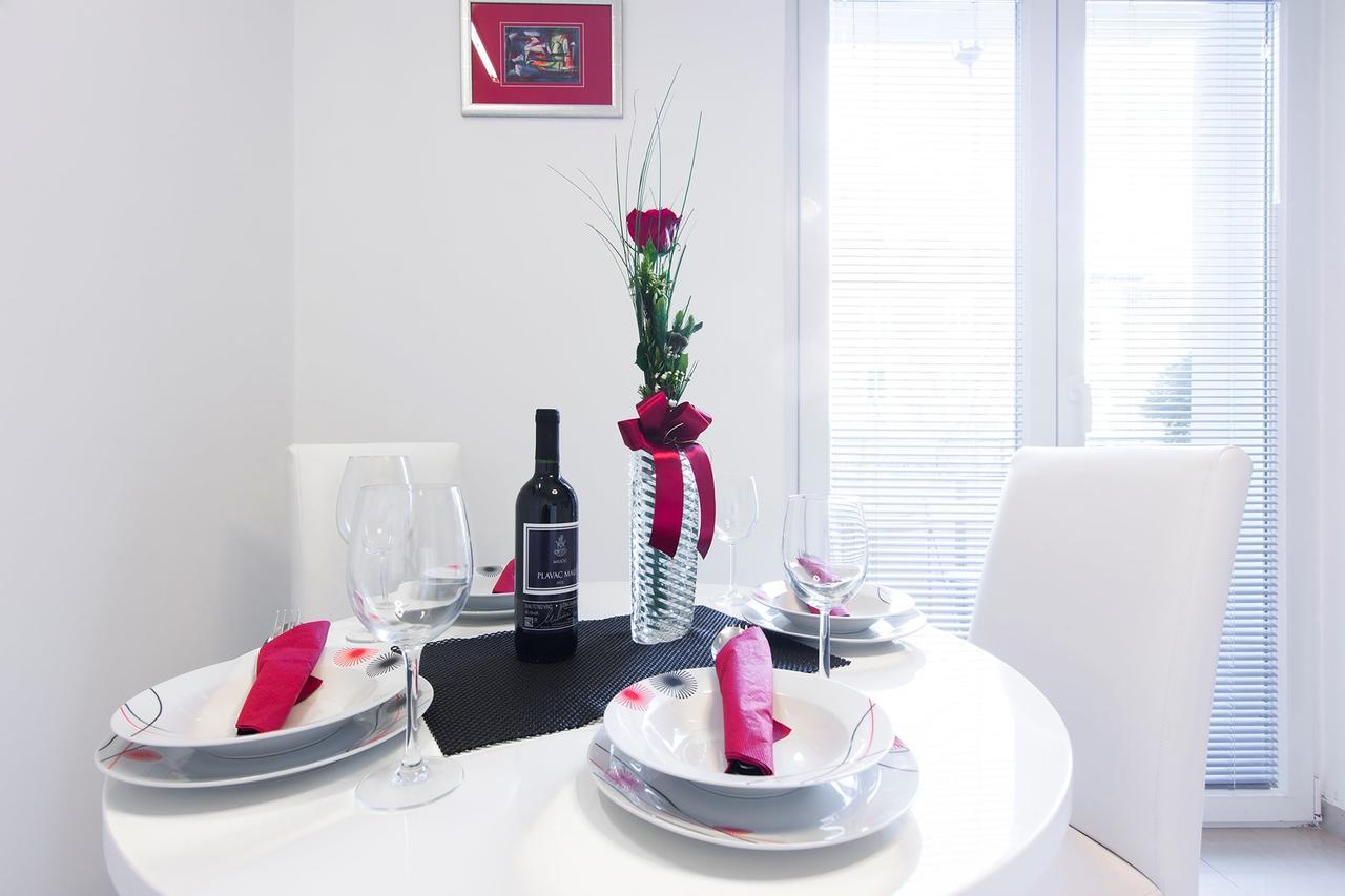 Fifi Apartment W. Parking In Old Town 자다르 외부 사진