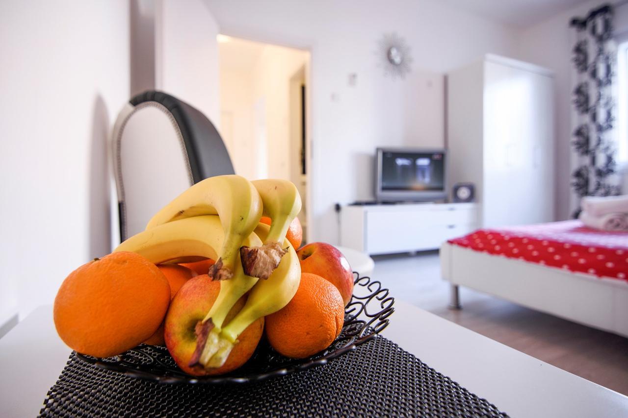 Fifi Apartment W. Parking In Old Town 자다르 외부 사진