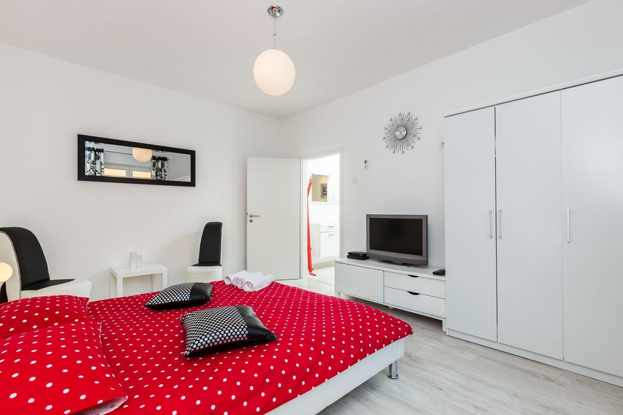 Fifi Apartment W. Parking In Old Town 자다르 외부 사진