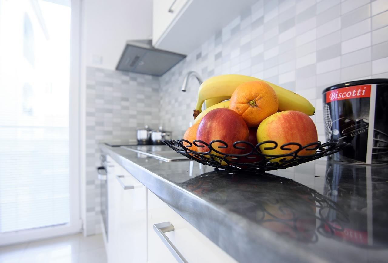 Fifi Apartment W. Parking In Old Town 자다르 외부 사진
