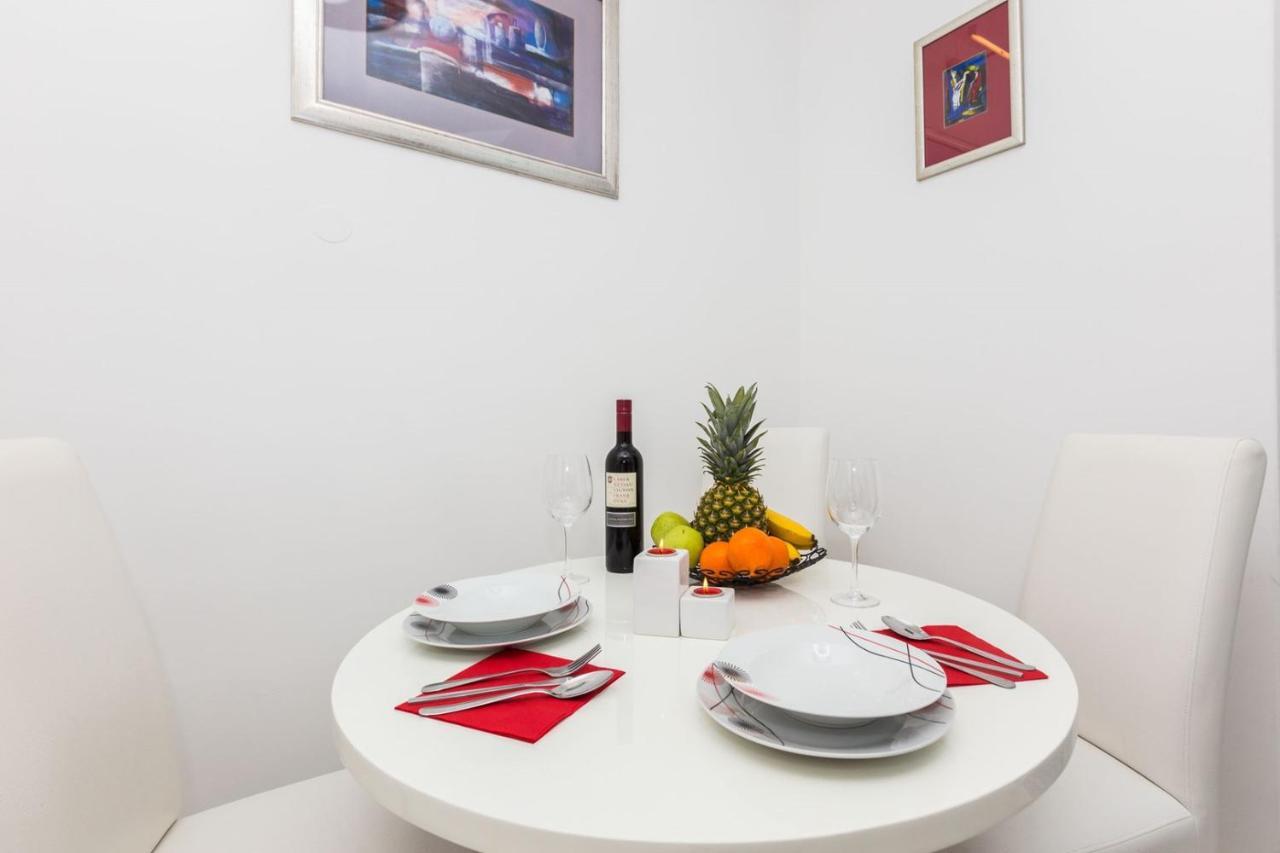 Fifi Apartment W. Parking In Old Town 자다르 외부 사진